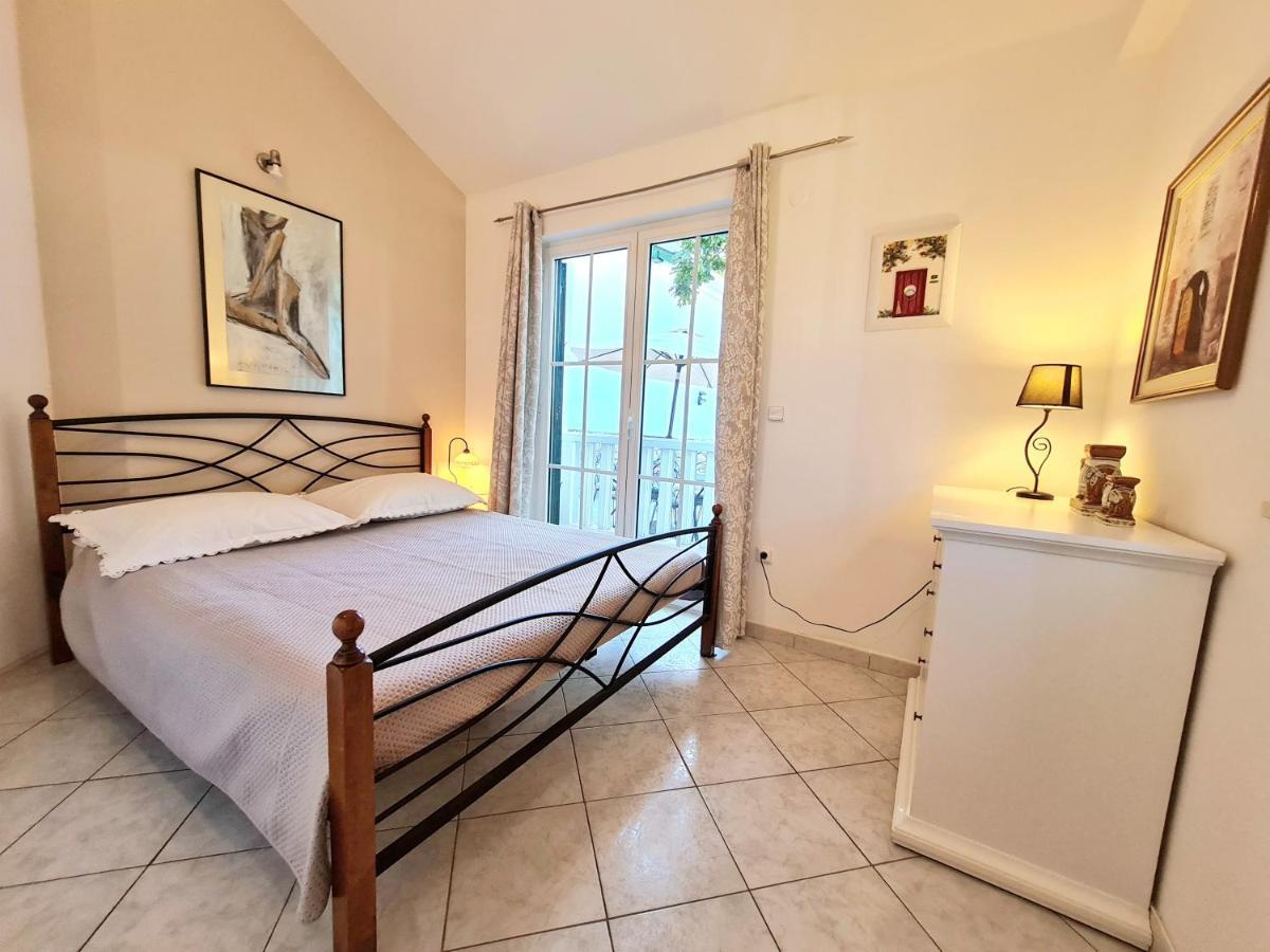 Apartment Ivana Borak Omis Exterior photo