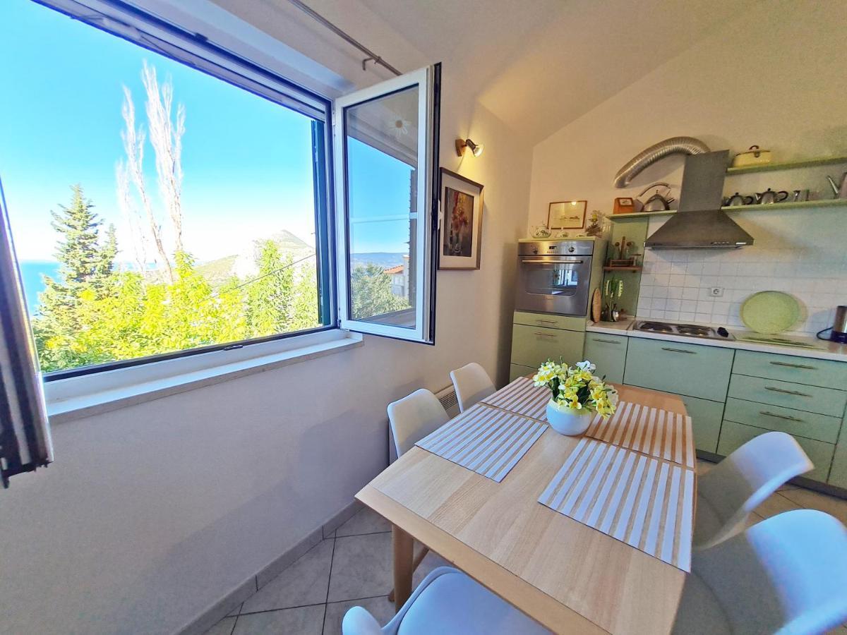 Apartment Ivana Borak Omis Exterior photo