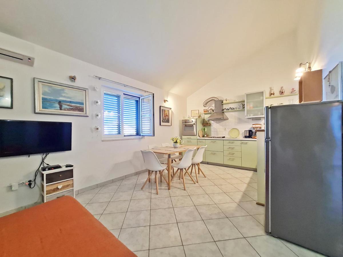 Apartment Ivana Borak Omis Exterior photo